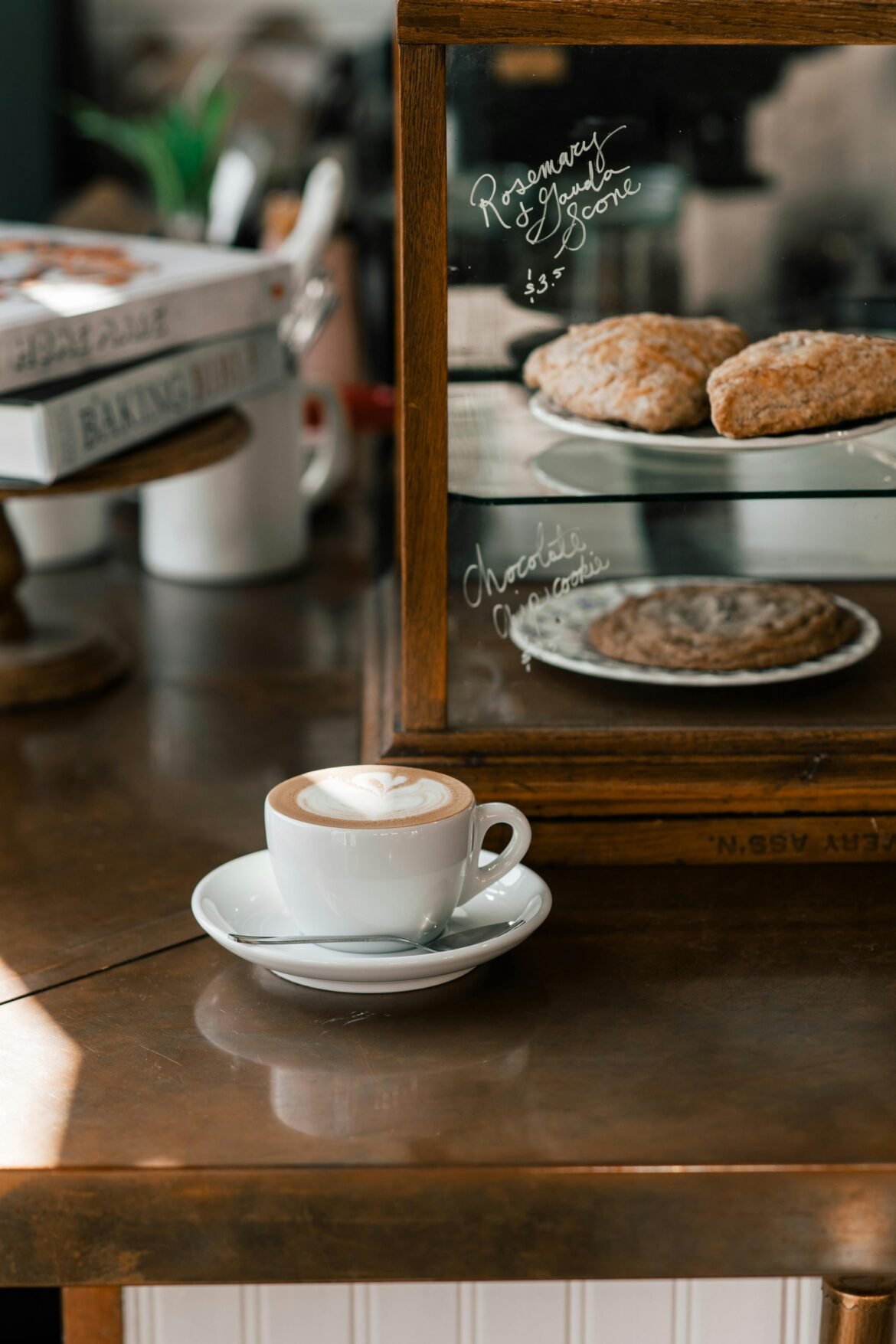 What to Eat with Coffee for Perfect Pairings and Simple Snacks