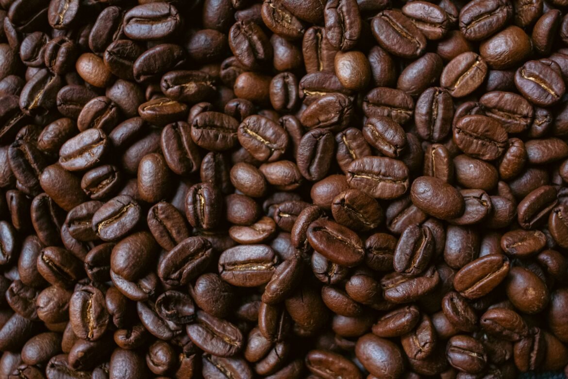 What to Serve with Coffee: Delicious Pairings and Snacks